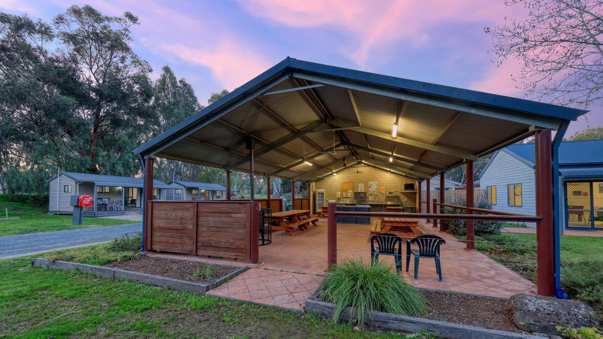 Deniliquin Riverside Caravan Park Luaran gambar