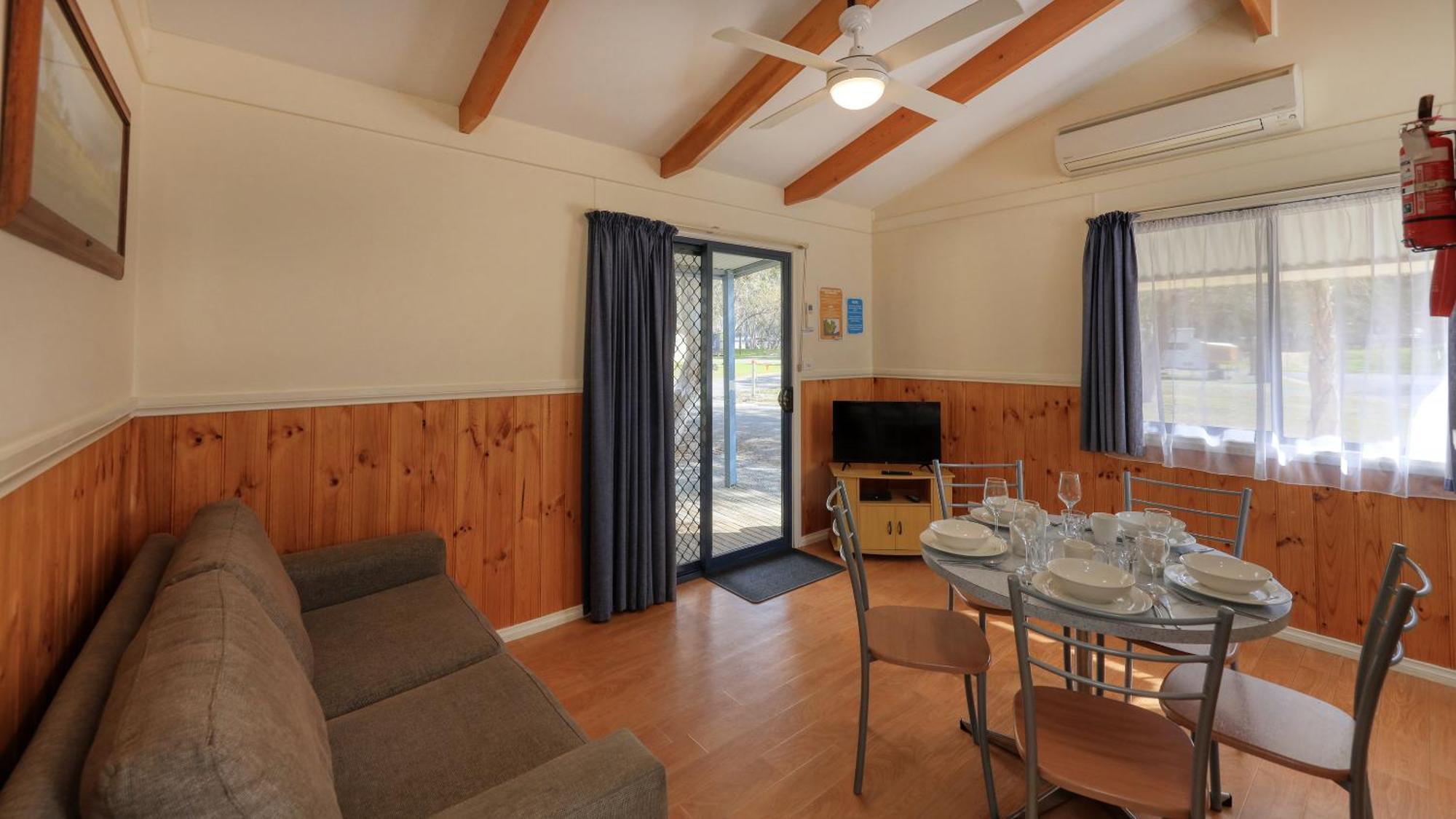Deniliquin Riverside Caravan Park Luaran gambar